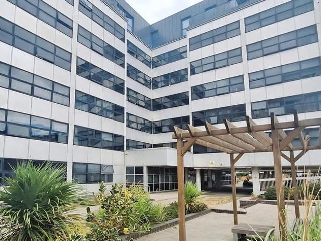 Northolt Road, Harrow, HA2 2 bed apartment to rent £1,900 pcm £438 pw