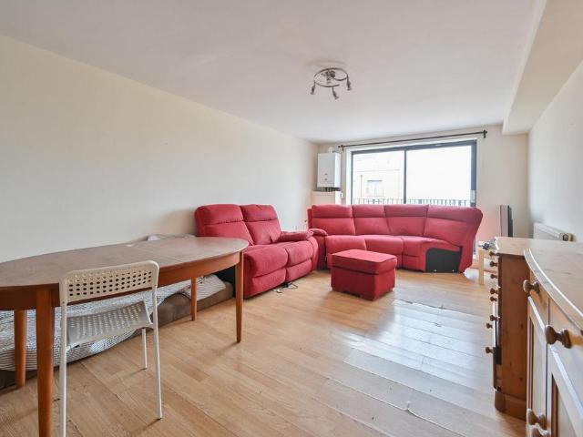 Northolt Road, South Harrow, Harrow, HA2 2 bed flat to rent £1,900 pcm £438 pw