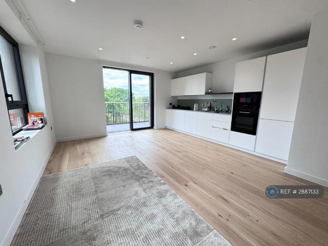 Northam Tower, London, SE10 2 bed flat to rent £2,950 pcm £681 pw