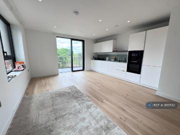 Northam Tower, London, SE10 2 bed flat to rent £2,950 pcm £681 pw