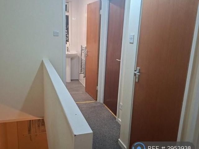 Northam Walk, Wolverhampton, WV6 3 bed maisonette to rent £1,000 pcm £231 pw