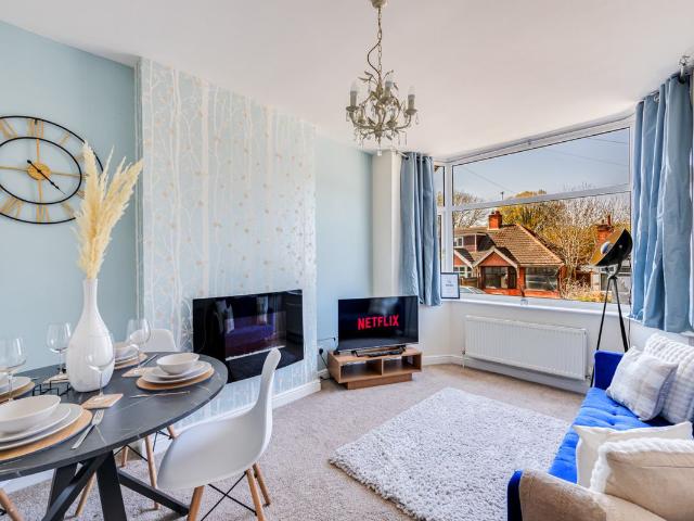 Northampton District NN3, 2 bed flat to rent, £3,150 pcm | PrimeLocation