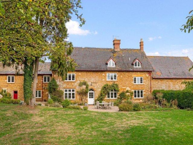 Northampton, Northamptonshire 6 bed detached house to rent £4,995 pcm £1,153 pw