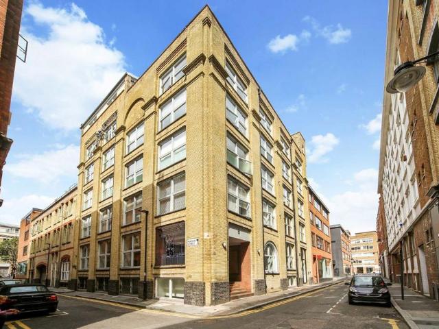 Northburgh Street, London EC1V 2 bed flat to rent £4,100 pcm £946 pw