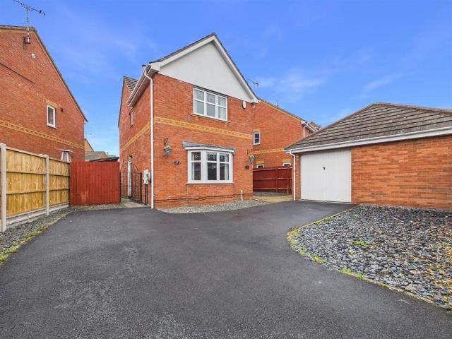Northbourne Drive, Nuneaton 3 bed detached house to rent £1,300 pcm £300 pw
