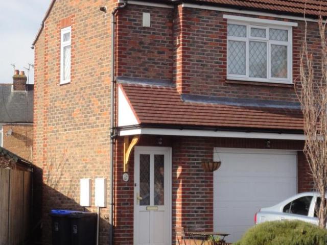 Northbrook Close, Worthing BN14, 1 bed maisonette to rent, £950 pcm | PrimeLocation