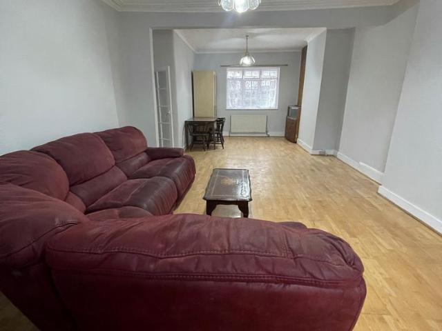 Northbrook Road, Ilford IG1 3 bed terraced house to rent £2,550 pcm £588 pw