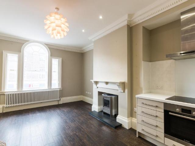 Northbrook St, Newbury, RG14 1 bed flat to rent £1,000 pcm £231 pw