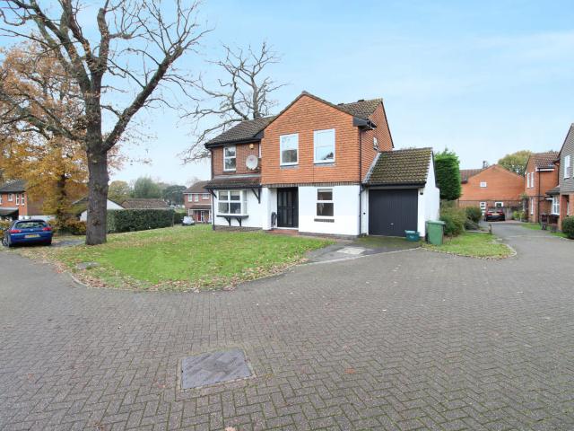 Northcliffe Close, Worcester Park KT4 Century 21 United Kingdom