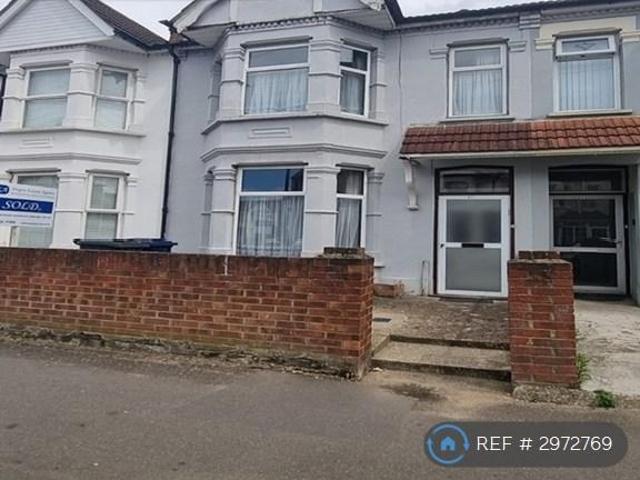 Northcote Avenue, Southall, UB1 3 bed terraced house to rent £2,350 pcm £542 pw