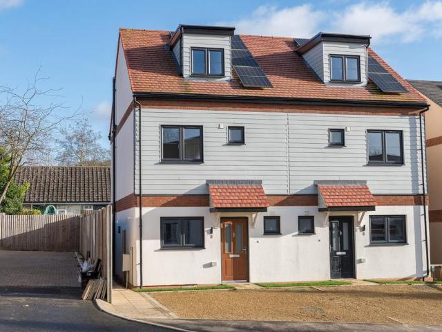 Northcote Drive, Monks Eleigh IP7 3 bed semi detached house to rent £1,400 pcm £323 pw