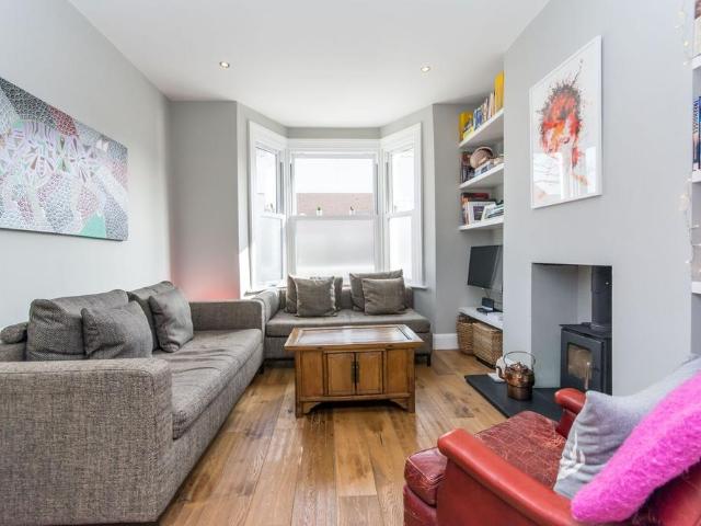 Northcote Road, Harlesden, London, NW10 4 bed terraced house to rent £3,500 pcm £808 pw