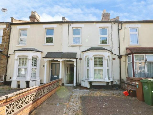 Northcote Road, London E17 2 bed apartment to rent £1,900 pcm £438 pw