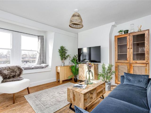 Northcote Road, London, SW11 1 bed flat to rent £3,000 pcm £692 pw