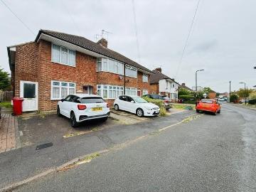 Northcroft, Farnham Royal, Slough. 2 bed maisonette to rent £1,450 pcm £335 pw