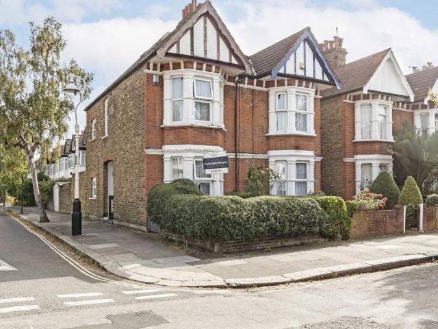 Northcroft Road, London W13 3 bed house to rent £2,899 pcm £669 pw
