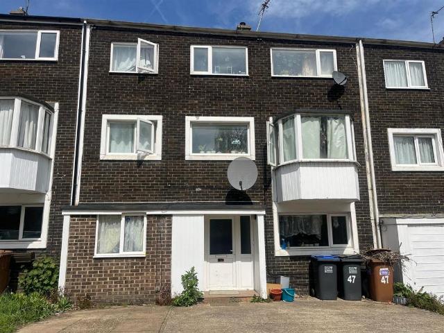 Northdown Road, Hatfield 4 bed terraced house to rent £2,300 pcm £531 pw