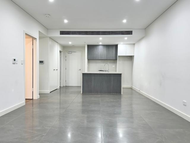 Northeast Facing Oversized One Bedroom Apartment with A Big Study