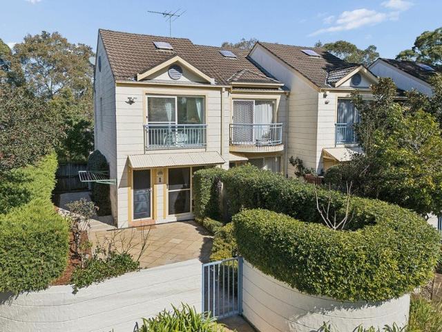 Northeast Facing Townhouse | Courtyard & Garden