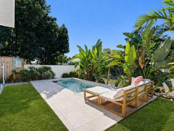 NORTH/EAST WATERFRONT VILLA WITH POOL
