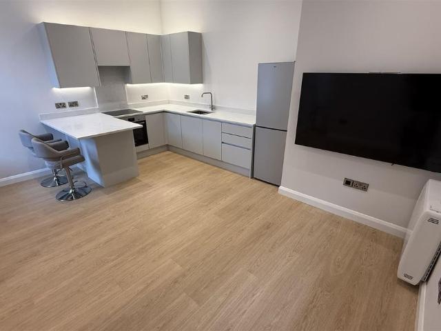 Northen Grove, West Didsbury. M20, 1 bed flat to rent, £1,350 pcm | PrimeLocation
