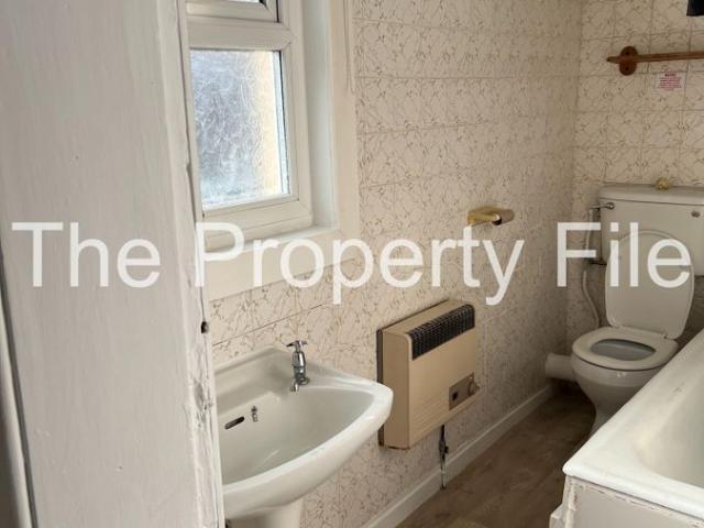 Northenden Road, Sale M33, 2 bed flat to rent, £1,100 pcm | PrimeLocation
