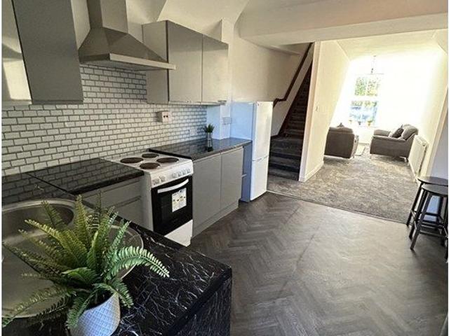 Northenden Road, Sale Moor M33, 2 bed shared accommodation to rent, £1,100 pcm | PrimeLocation