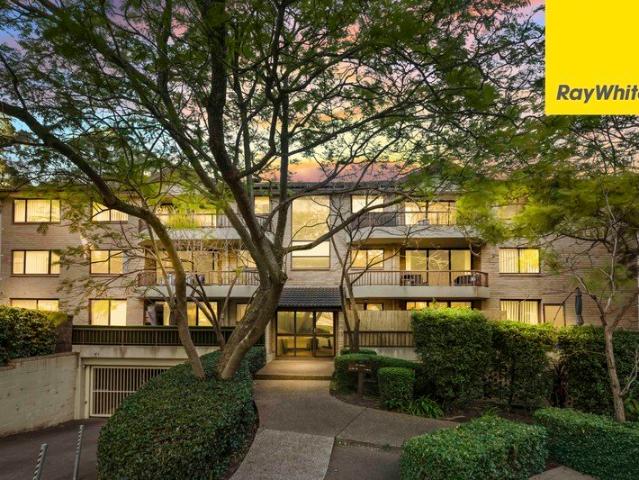 Northerly Aspect Corner Unit Mins' To Shops