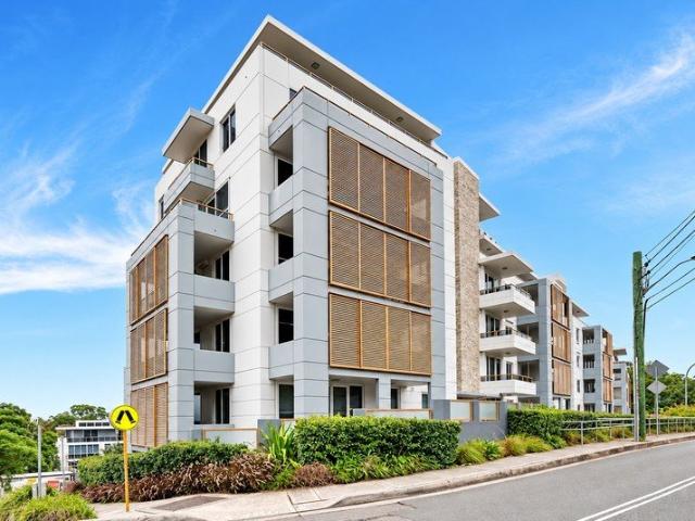 NORTHERLY ASPECT, SECURE COMPLEX, WALK TO PYMBLE STATION & VILLAGE