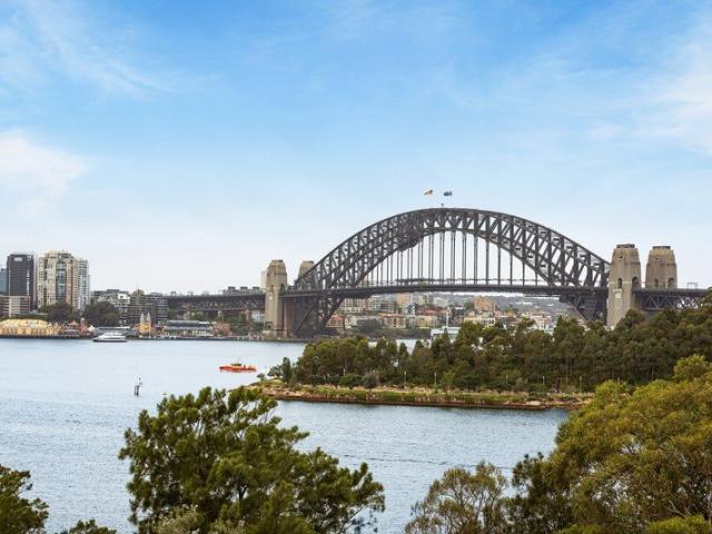 Northerly sunshine and spectacular harbour views