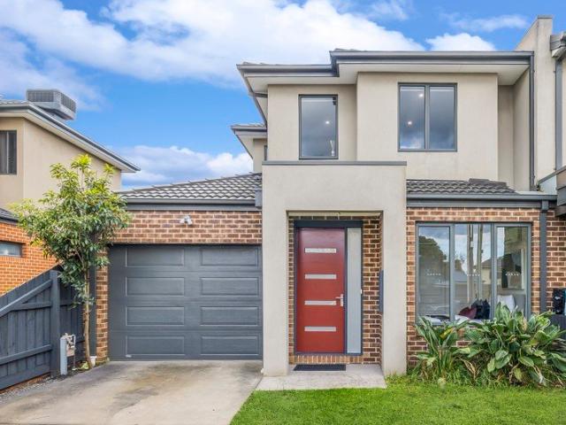 Northern Townhouse Ease in a Peacefully Walkable Monash Precinct