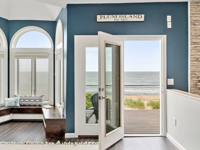 Northern Blvd, Newbury, Home For Sale