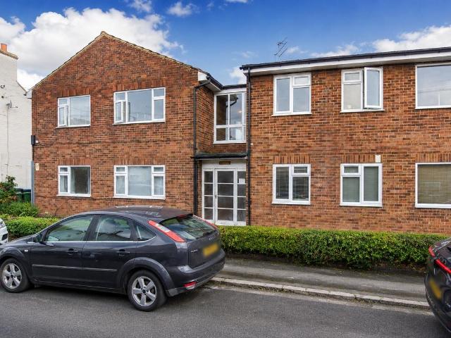 Northern Road, Aylesbury HP19, 2 bed flat to rent, £1,250 pcm | PrimeLocation