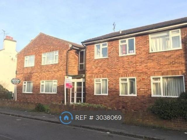 Northern Road, Aylesbury HP19, 2 bed flat to rent, £1,200 pcm | PrimeLocation