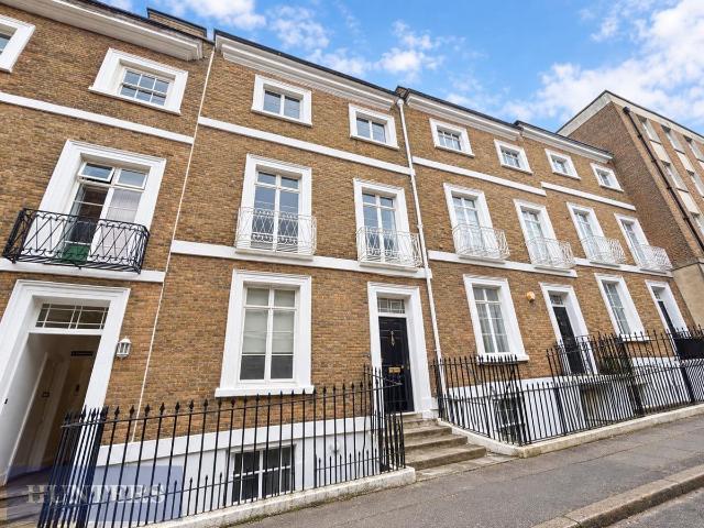 Northernhay Place, Exeter EX4, 2 bed flat to rent, £1,400 pcm | PrimeLocation