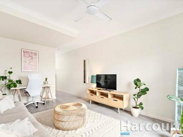 NorthFacing Oasis Modern Townhouse for Effortless Living in Prime Location