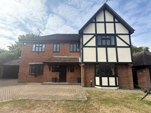 Northfield, Nursery Road, Loughton, IG10 4 bed detached house to rent £3,600 pcm £831 pw