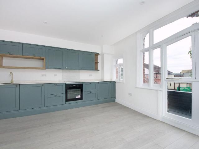 Northfield Avenue W13, 2 bed flat to rent, £2,200 pcm | PrimeLocation