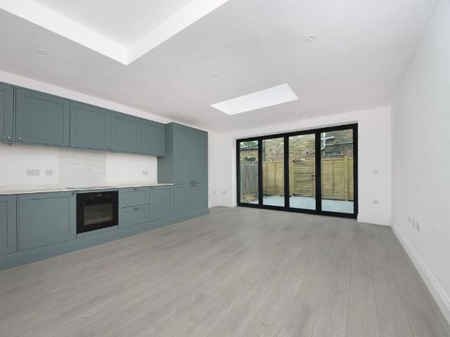 Northfield Avenue W13, 2 bed flat to rent, £2,500 pcm | PrimeLocation