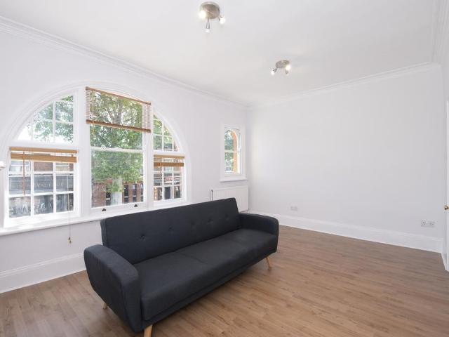 Northfield Avenue, London, W13 1 bed flat to rent £1,850 pcm £427 pw