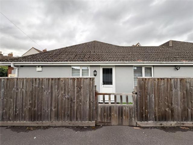 Northfield Lodge, 9 11 Northfield. 2 bed apartment to rent £1,150 pcm £265 pw