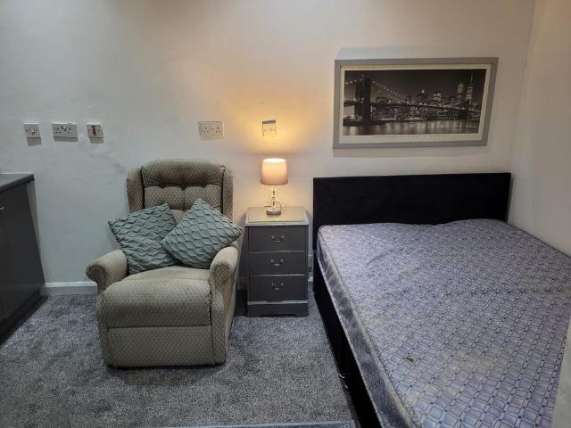 Northfield Road, Dudley DY2 5 bed house to rent £2,000 pcm £462 pw