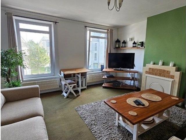Northfleet, Gravesend DA11, 2 bed flat to rent, £1,050 pcm | PrimeLocation