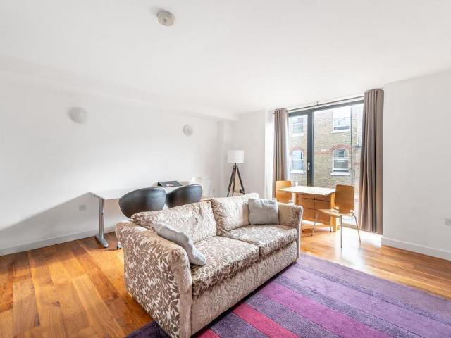 Northington Street, Bloomsbury. 2 bed flat to rent £3,684 pcm £850 pw