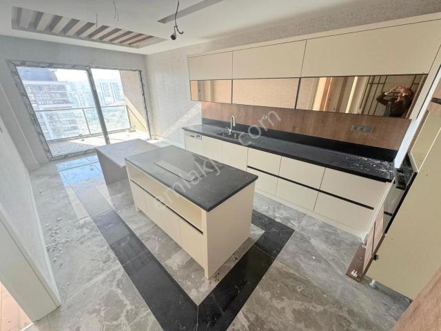 Northland Sitesinde 5+1 380 M2 Full Yapılı Loft Daire