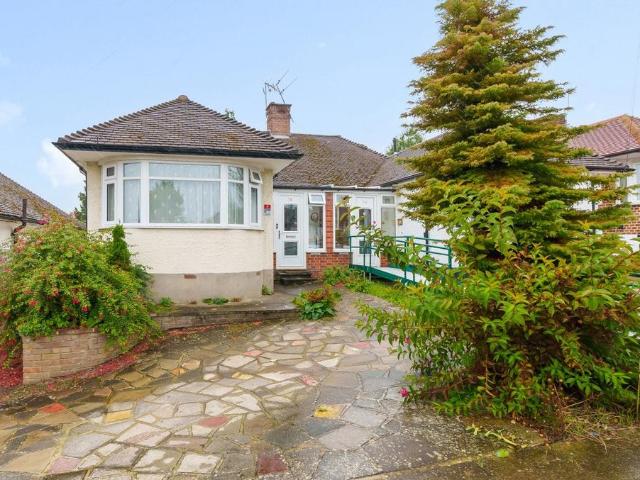 Northlands Avenue, Orpington, BR6 3 bed bungalow to rent £2,200 pcm £508 pw