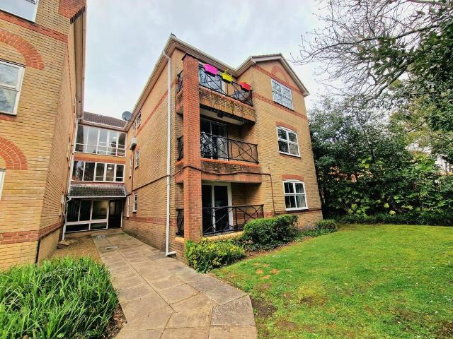 Northlands Road, Banister Park 2 bed flat to rent £1,200 pcm £277 pw