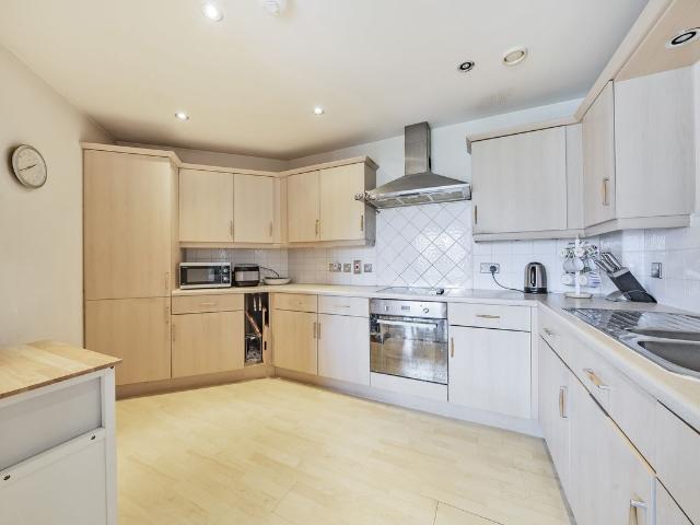 Northpoint, Bromley BR1, 2 bed flat to rent, £1,750 pcm | PrimeLocation