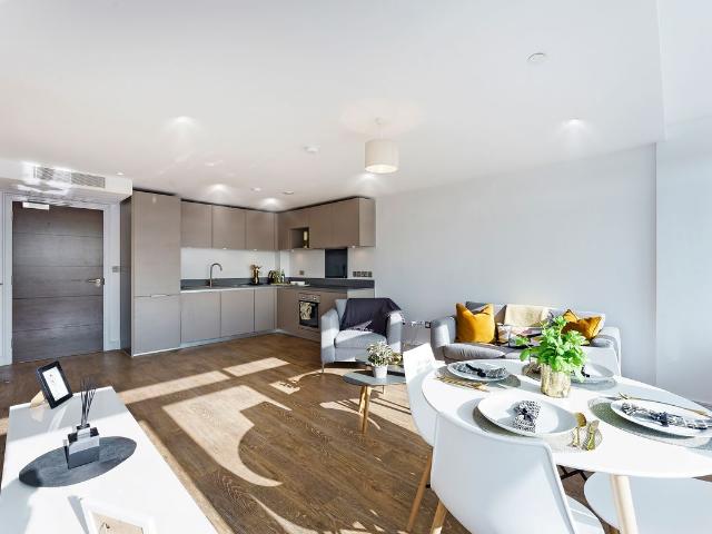 Northpoint, Ewell Road, Surbiton KT6, 1 bed flat to rent, £1,625 pcm | PrimeLocation