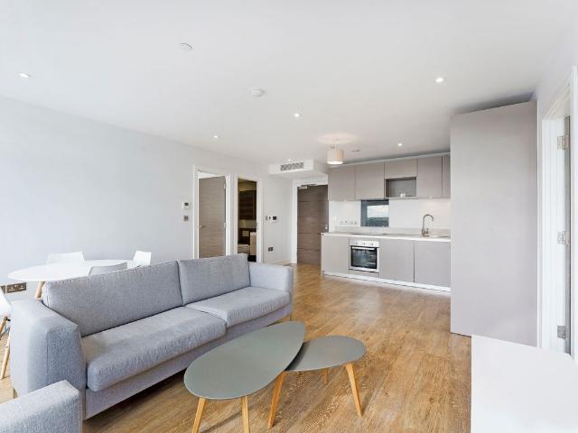 Northpoint, Ewell Road, Surbiton KT6, 2 bed flat to rent, £2,025 pcm | PrimeLocation